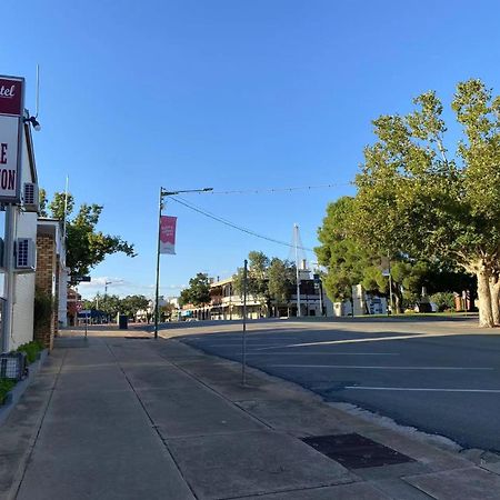 Gateway Motor Inn Narrandera Buitenkant foto